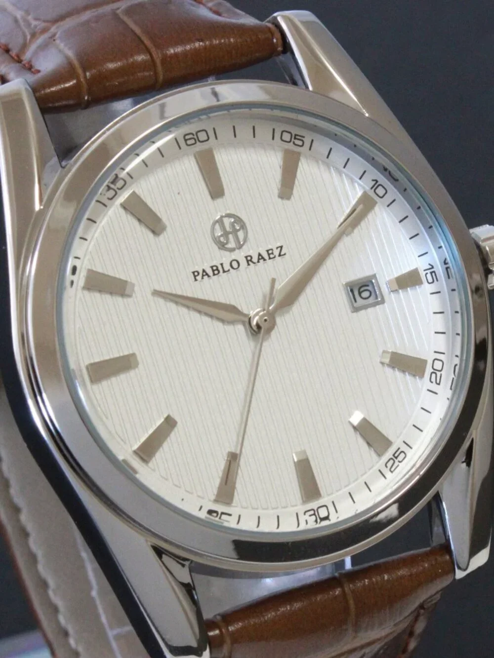 Men's Contemporary Dress Textured Dial Raised Indices Date Complication 41mm - Picture 5 of 10